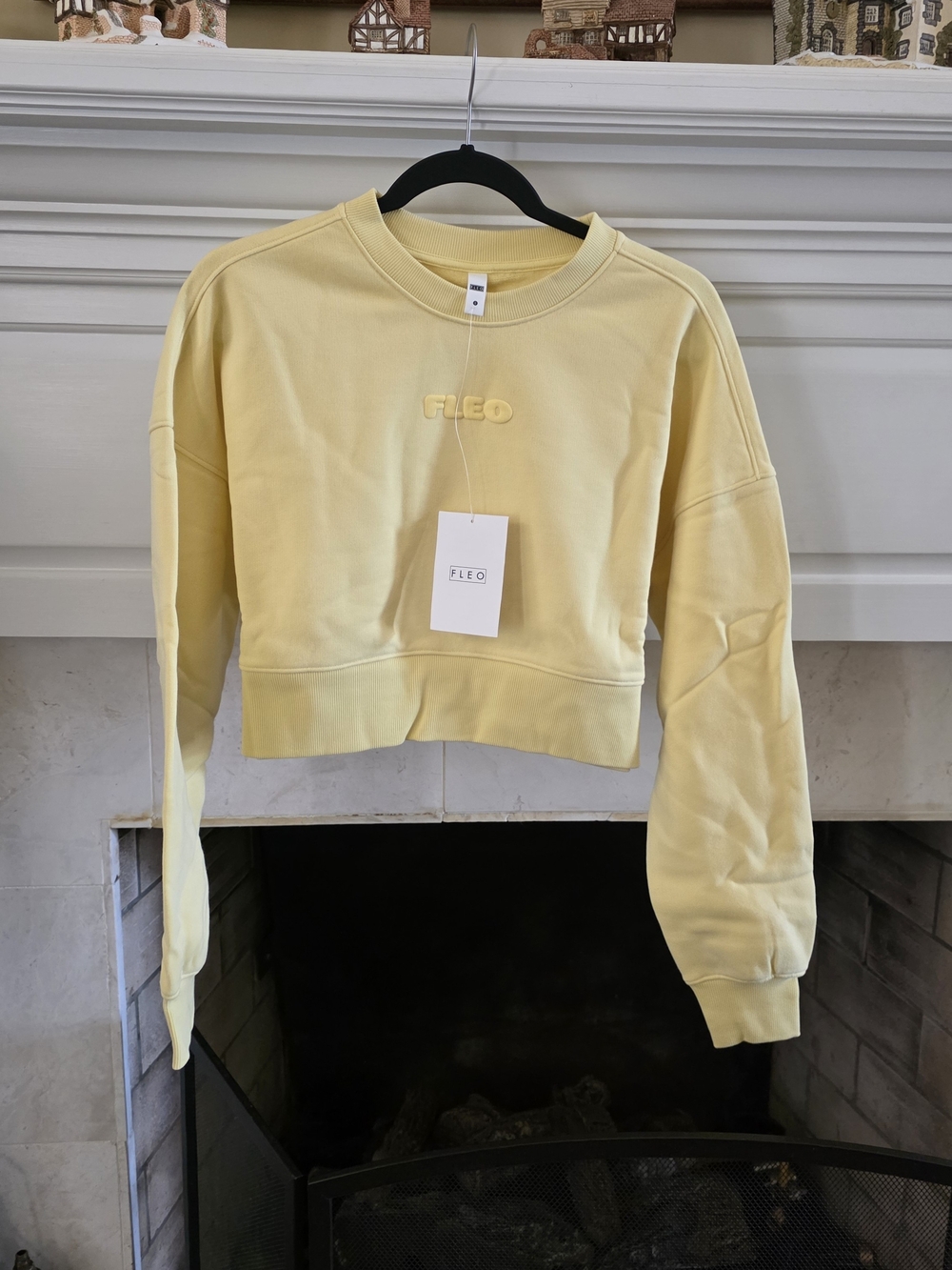 Fleo Pale Yellow Cropped Crewneck Sweatshirt